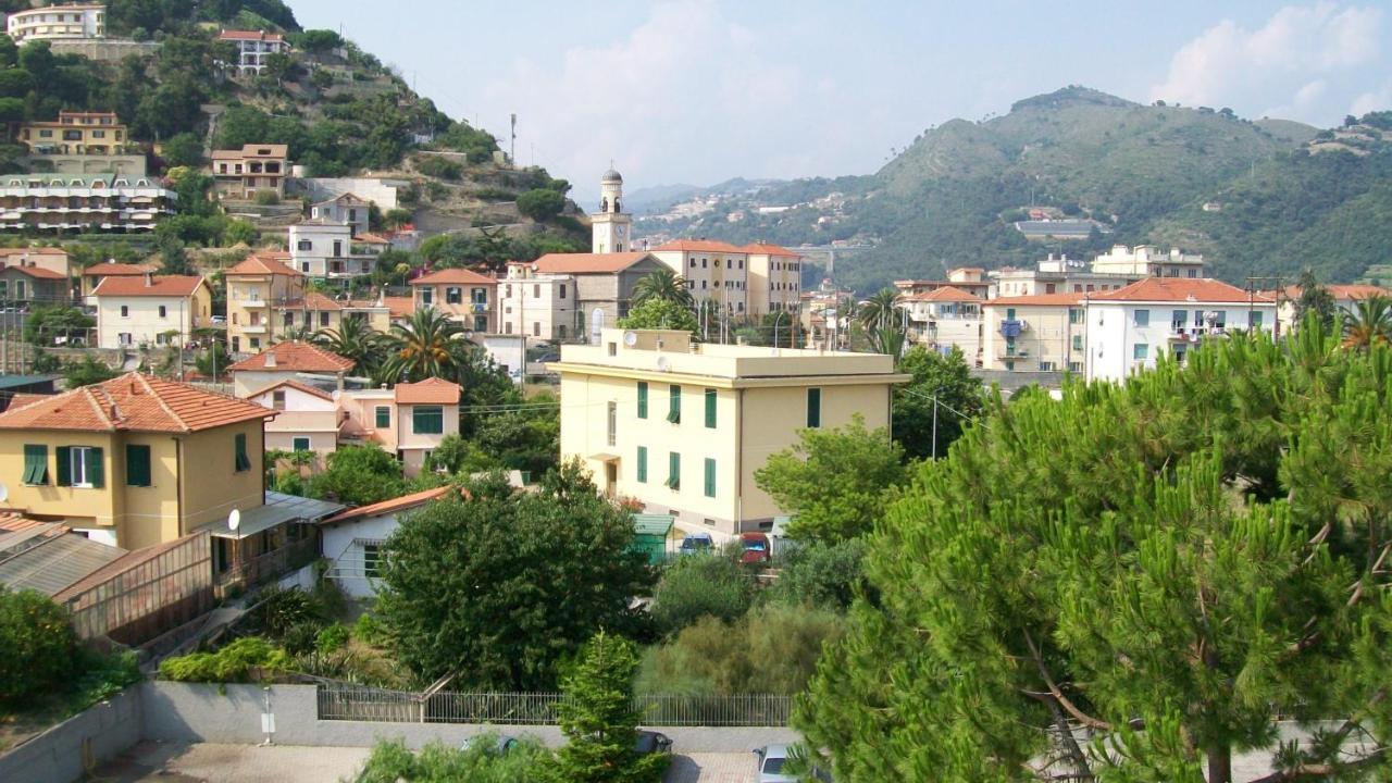 Appartamento Riviera Trilocale Wifi E Parcheggio Privato Ventimiglia Eksteriør bilde