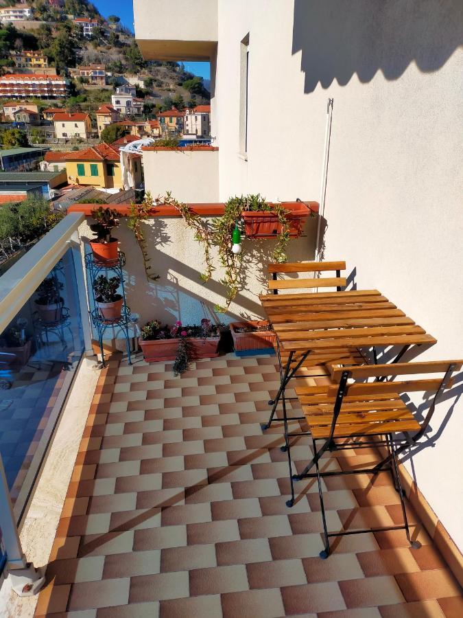 Appartamento Riviera Trilocale Wifi E Parcheggio Privato Ventimiglia Eksteriør bilde